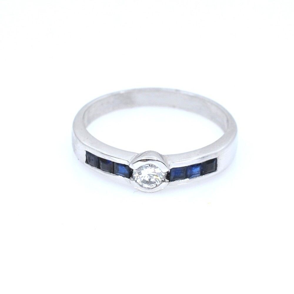 Anillo en oro 18k blanco , brillante y zafiros Anillo en oro 18k blanco , brillante y zafiros