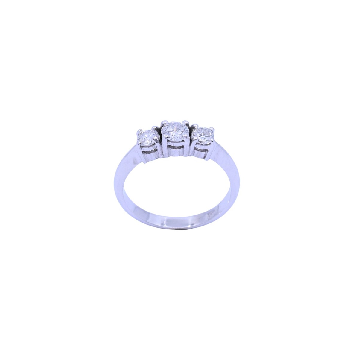 Anillo 18 k blanco con 3 brillantes engrace 4 puntas. 