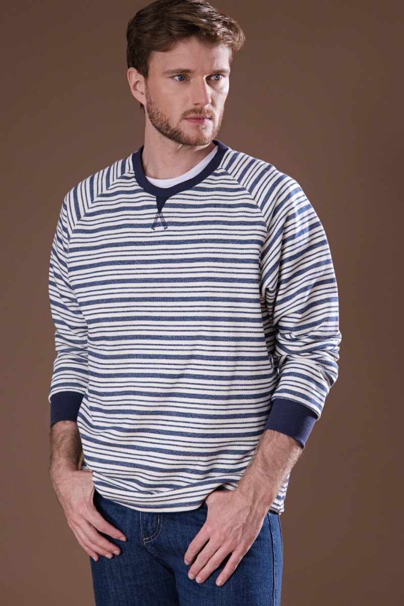 Sweater Liam. Sweater Liam.