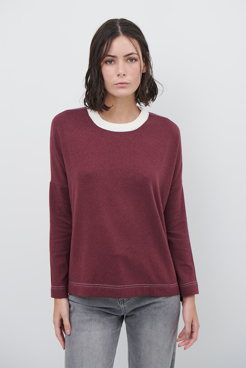 REMERA NECK - BURDEOS 