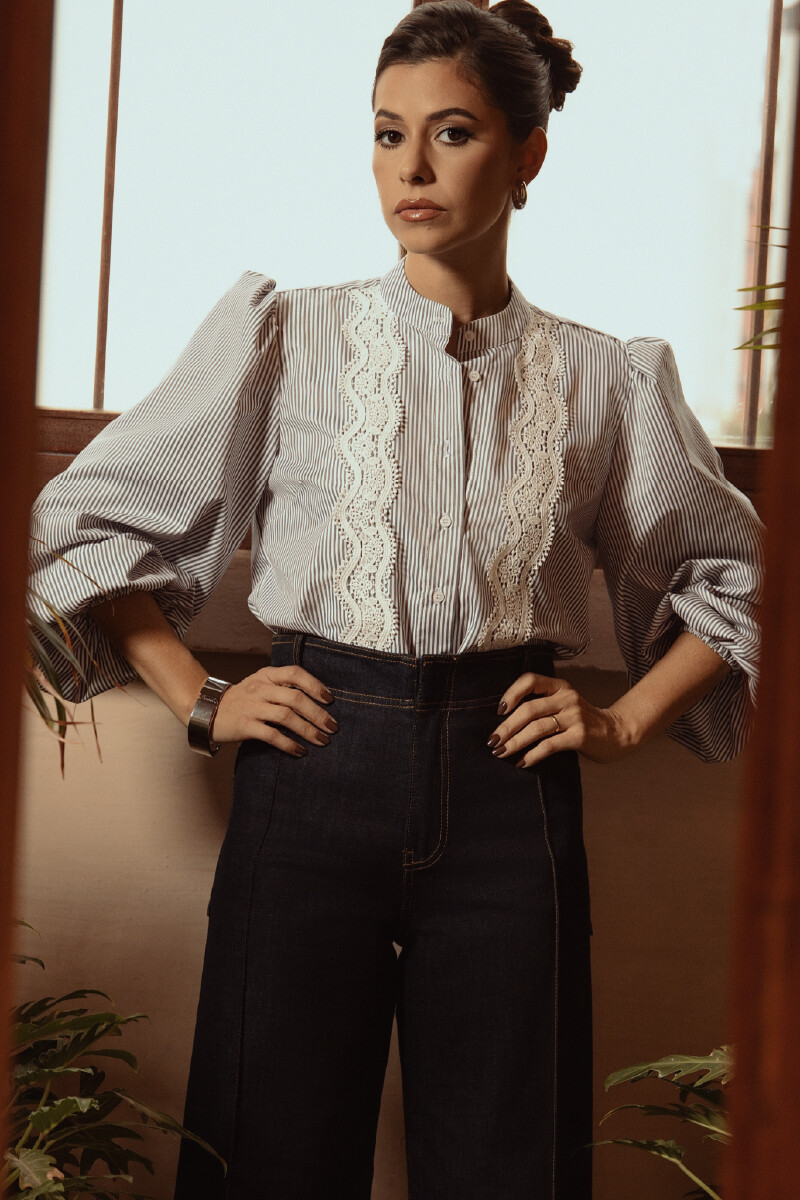 CAMISA C670/25 M/L CUELLO MAO CON PUÑO ENGOMADO Y APLIQUE DE TIRA BORDADA - Gris 