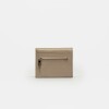 Billetera Ginger En Cuero Graneado Taupe