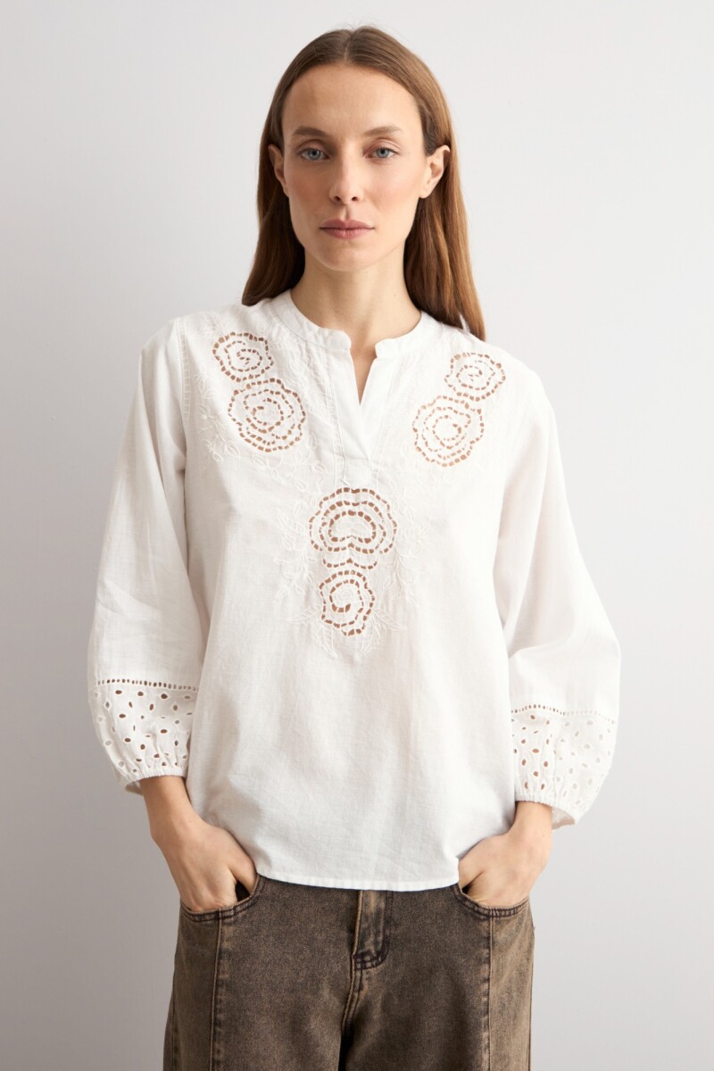 Blusa romantica bordada blanco