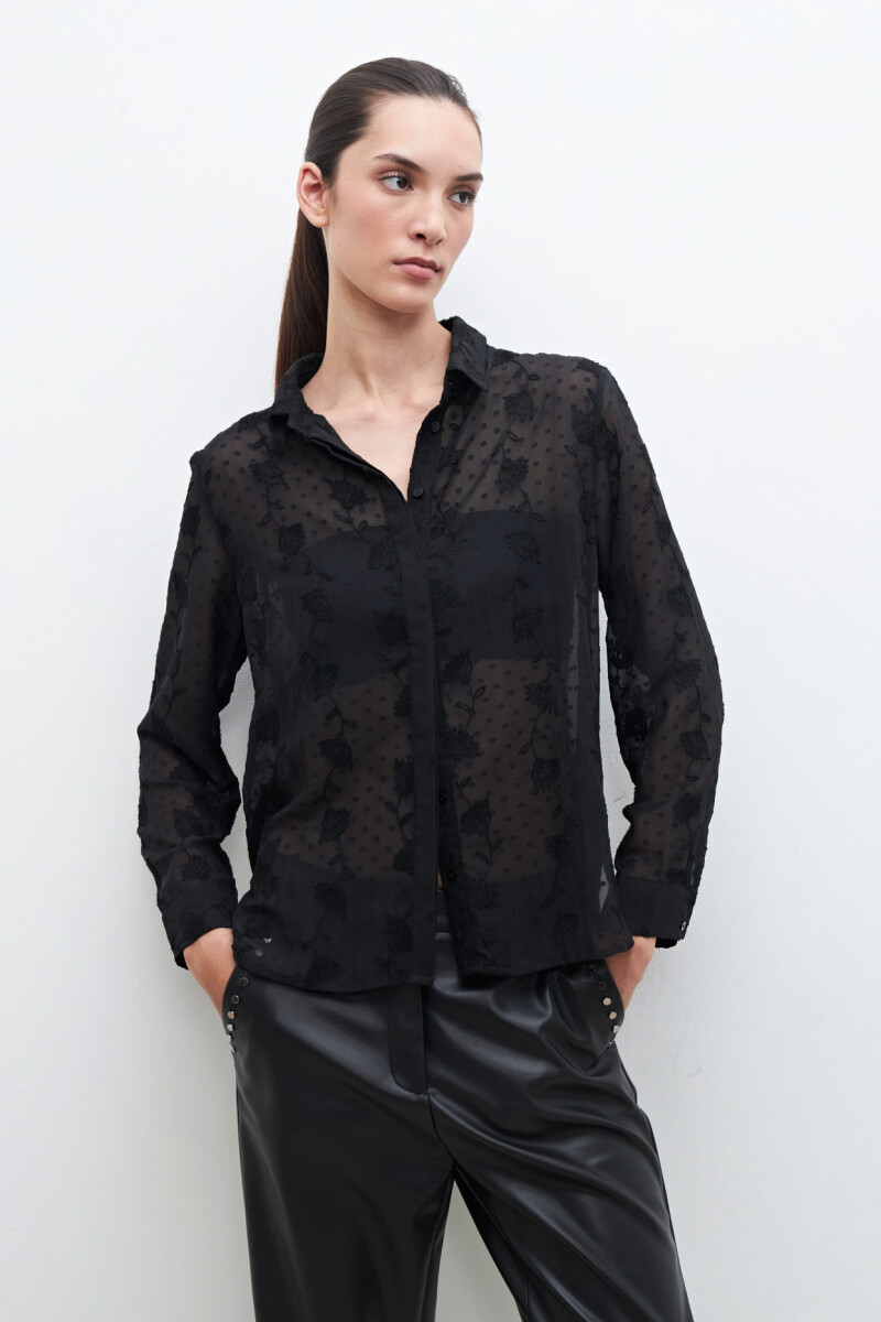Camisa plumetti bordado floral negro