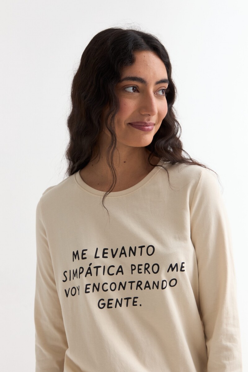 Remera m/l cuello a la base estampada BEIGE