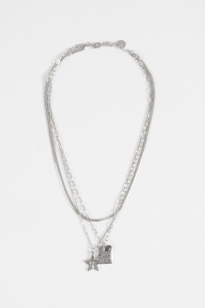 Collar triple cadena dijes plateado