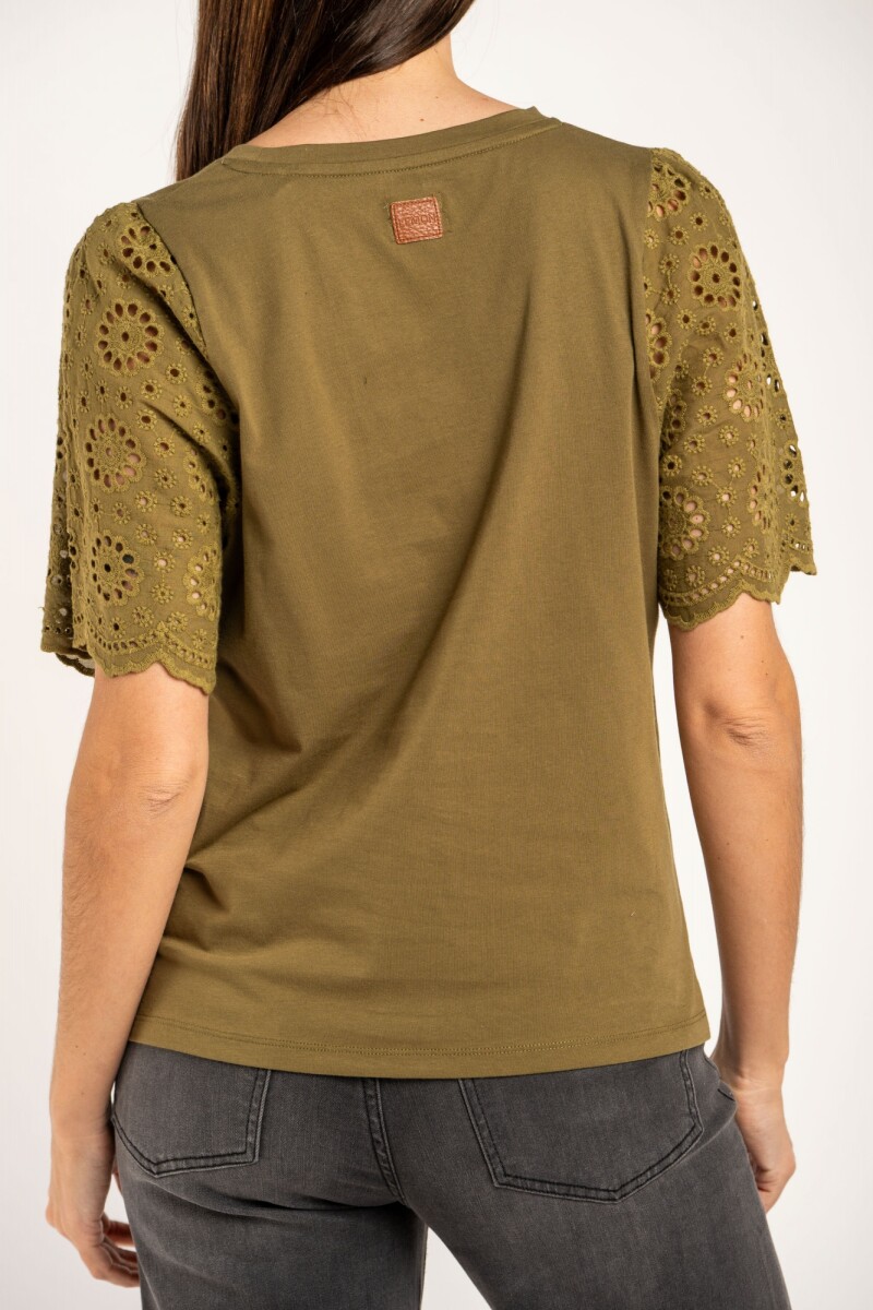 Remera Algodón Peinado Y Calados Oliva