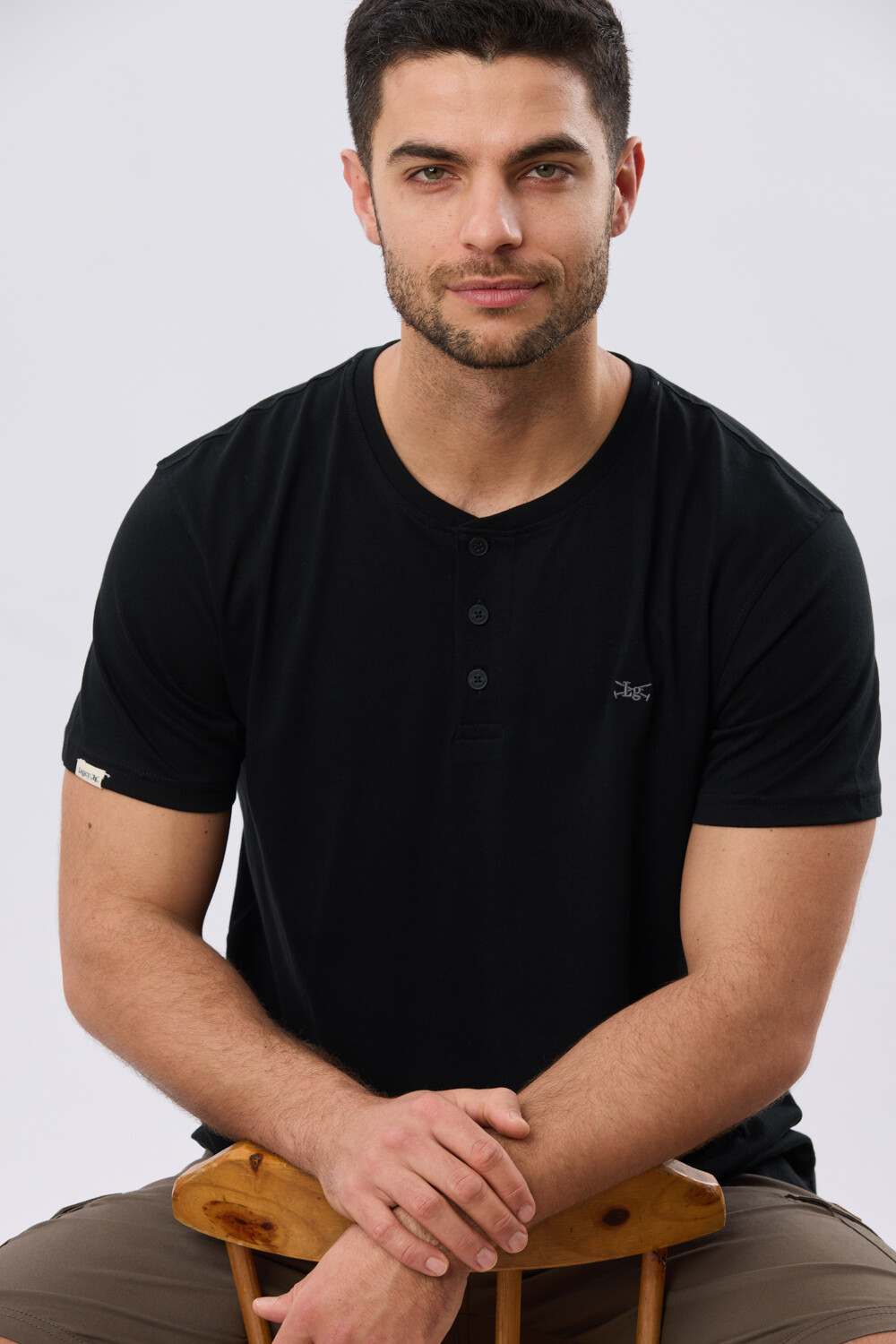 REMERA LISA DE ALGODÓN Negro