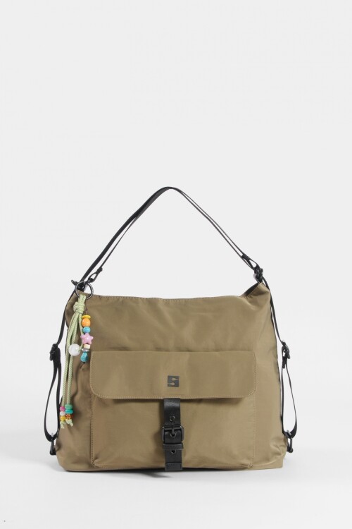 Mochila hobo con llavero verde