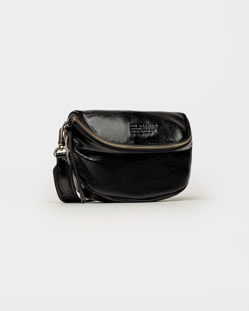 Bandolera Soft en cuero charol arrugado Negro