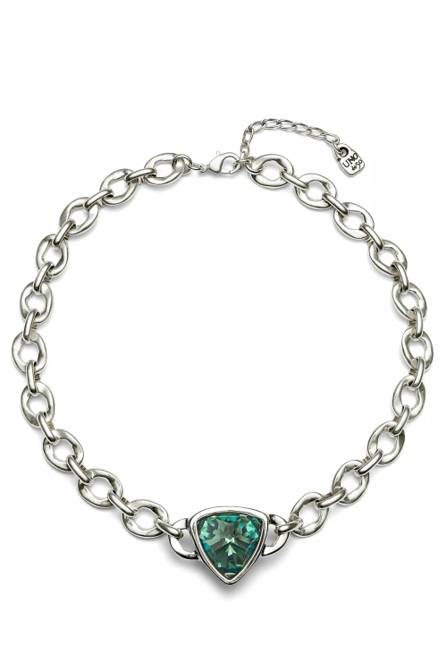 COLGANTE ESLABÓN DE ALEACIÓN DE METALES BAÑADO EN PLATA DE LEY CON UN CRISTAL FACETADO VERDE Colgante