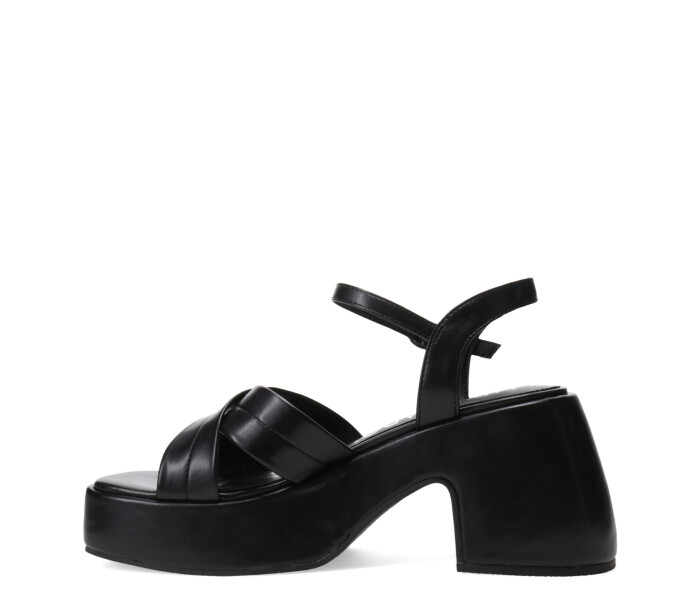 Sandalia XYLO con taco Black