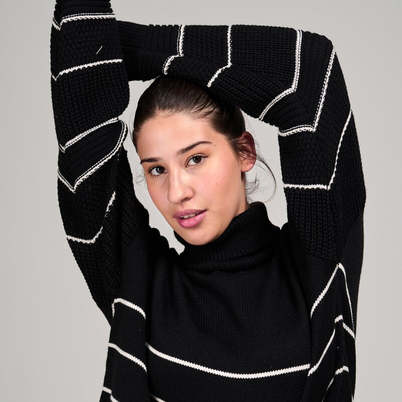 Buzo tejido rompe viento slowly Black/off White