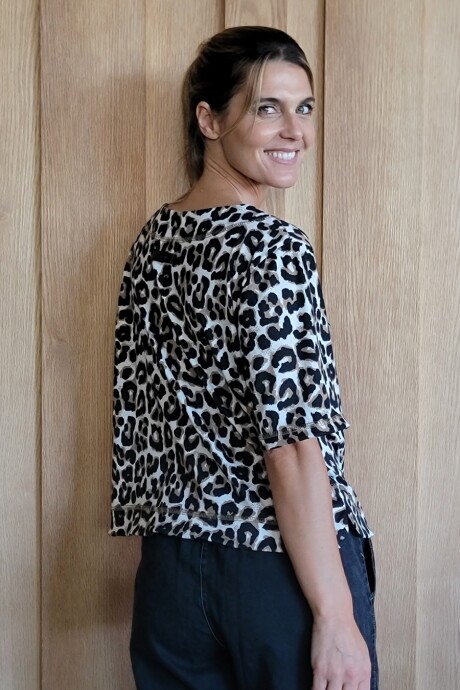 Remera Fresa Animal Print