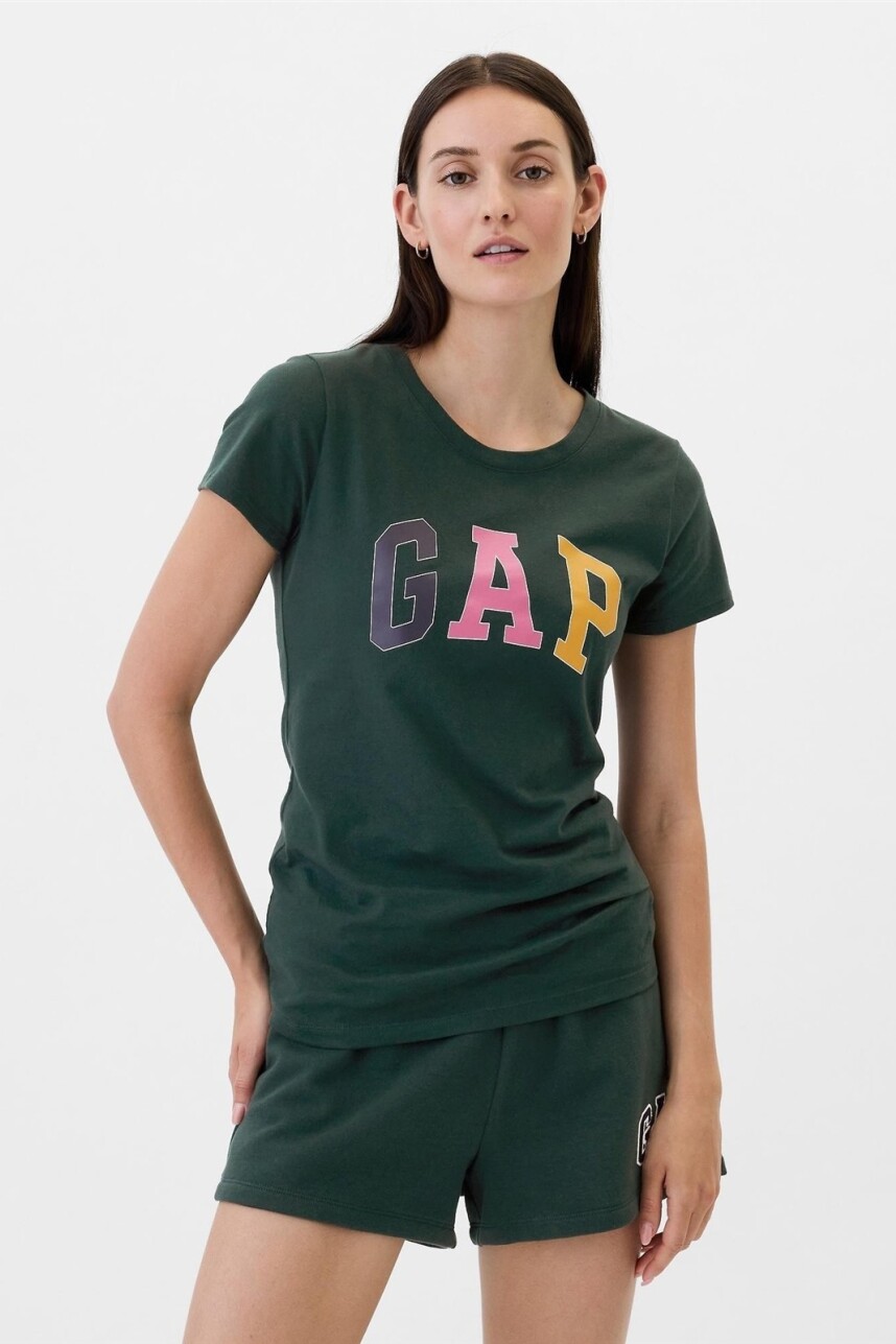 Remera Logo Gap Manga Corta Mujer Essex Green Tri Color