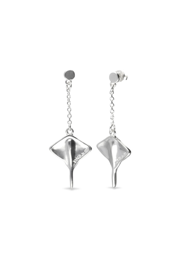 PENDIENTES LARGOS DE ALEACIÓN DE METALES BAÑADOS EN PLATA DE LEY CON FORMA DE MANTARRAYA Pendiente