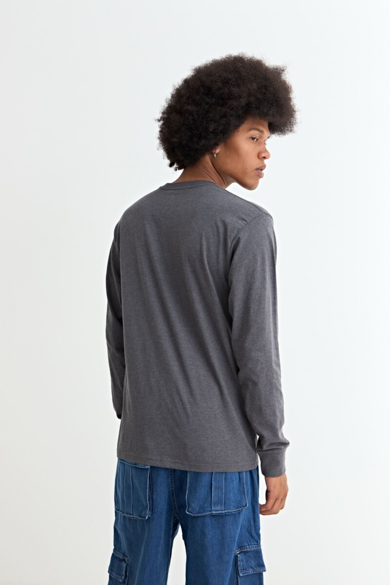 Remera cuello redondo GRIS