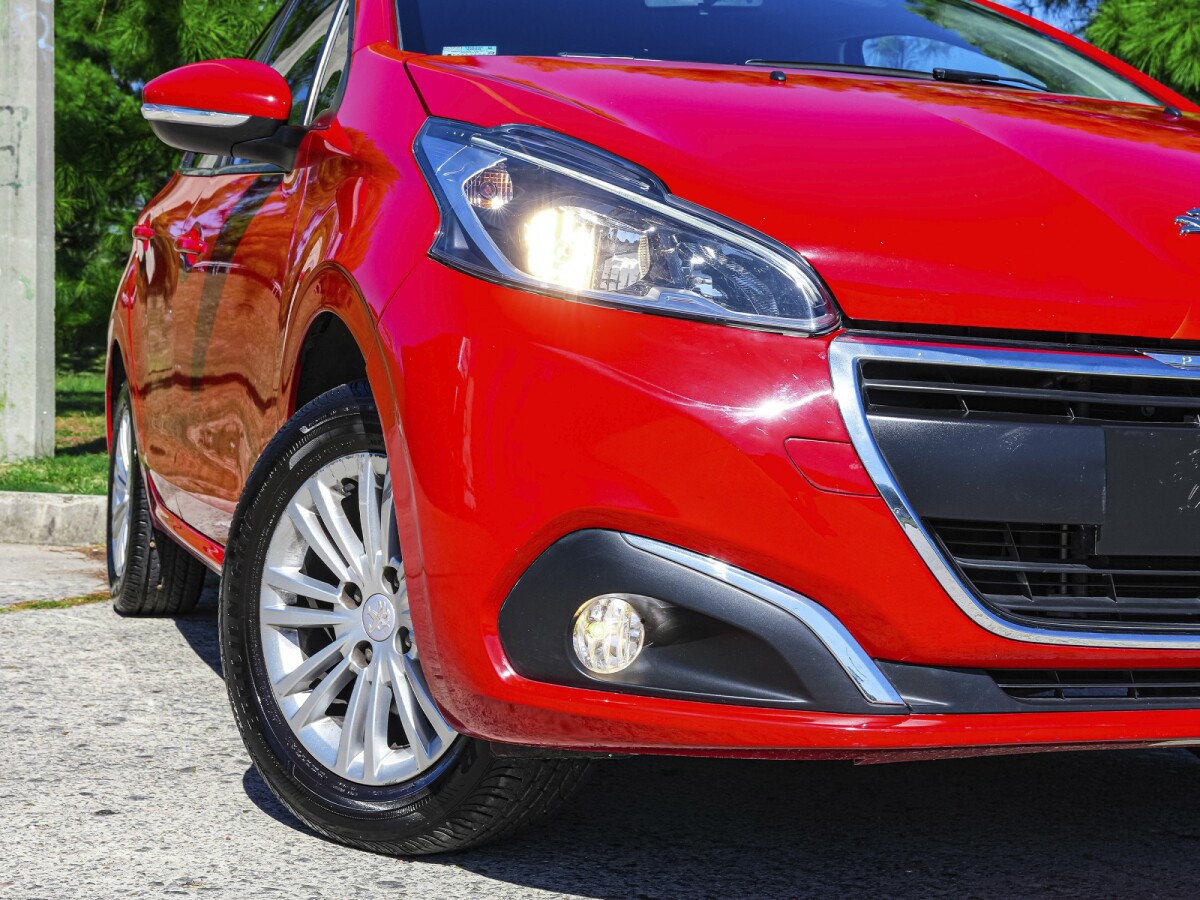 Peugeot 208 Allure 1.5 Extra Full 1.5 | Permuta / Financia Peugeot 208 Allure 1.5 Extra Full 1.5 | Permuta / Financia