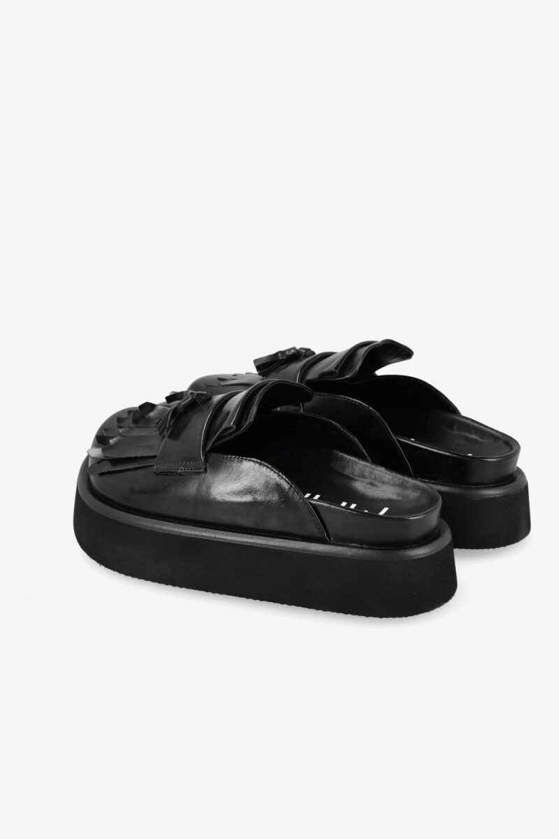 ZUECO CON PLATAFORMA Y FLECOS Negro