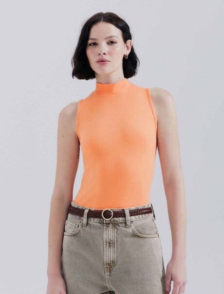 MUSCULOSA BÁSICA CON TELA ACANALADA NARANJA