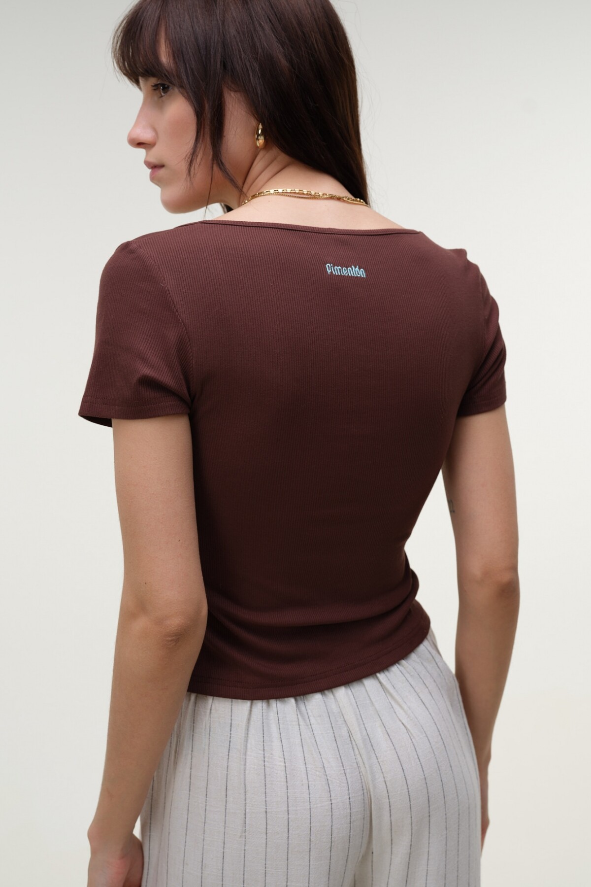 Remera Cropped Rib Marron