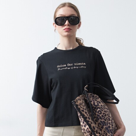 REMERA ALGARROBO Negro