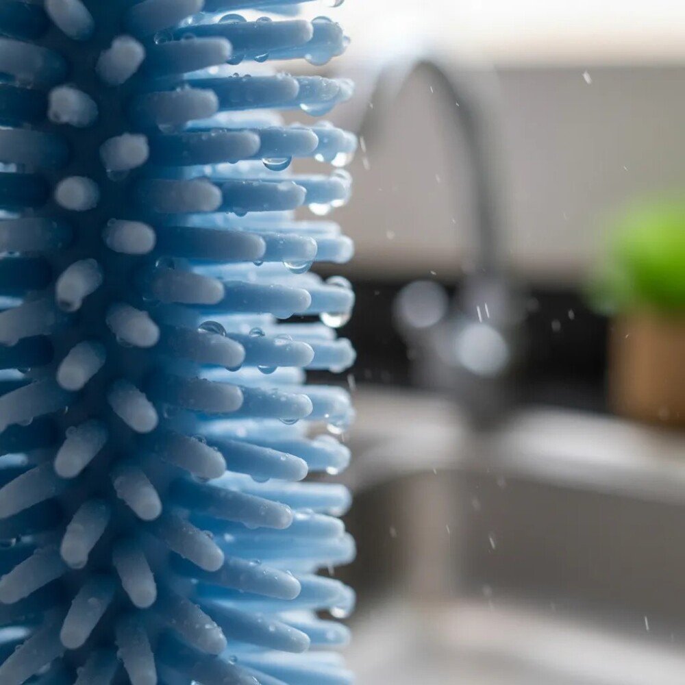 Cepillo limpia biberon BUBA silicona celeste