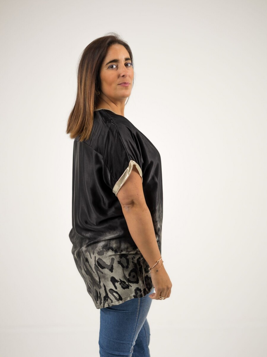 Blusa de satén con dorado Negra