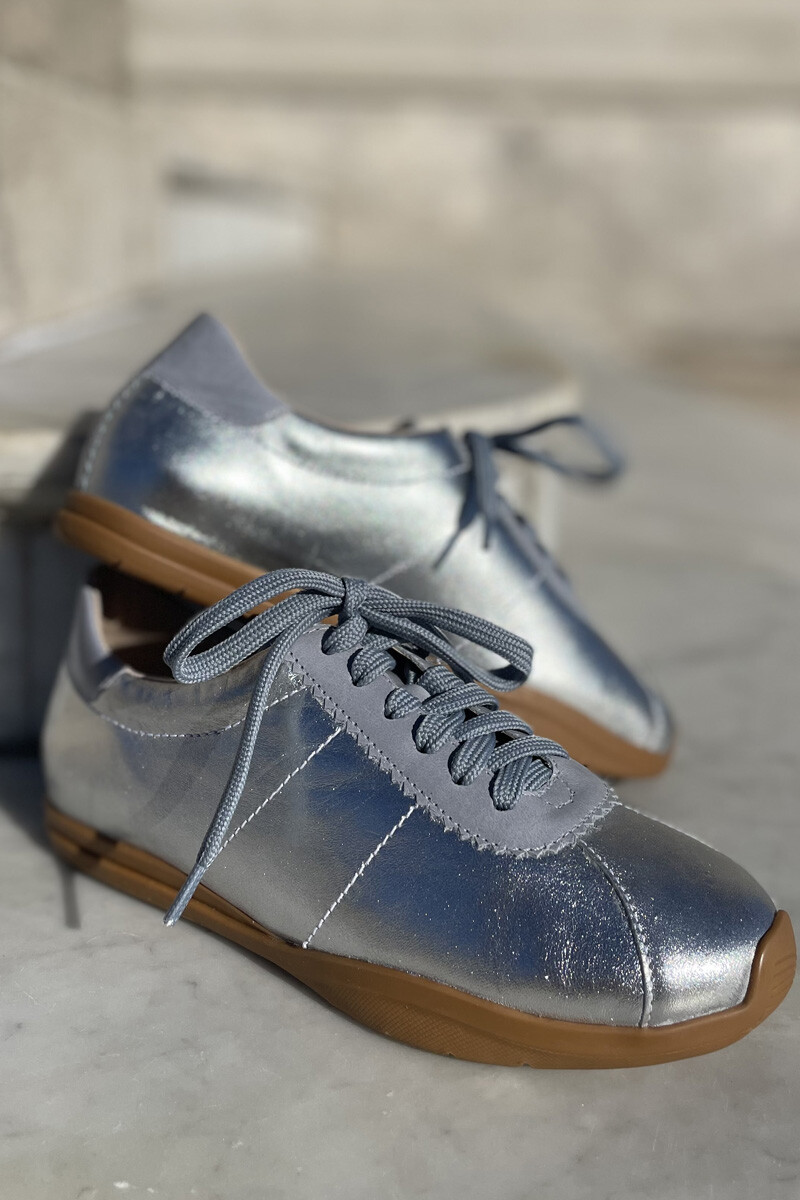 Sneaker Plata