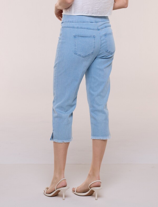 Capri On Cintura Faja Y Ruedo Desflecado JEAN CLARO