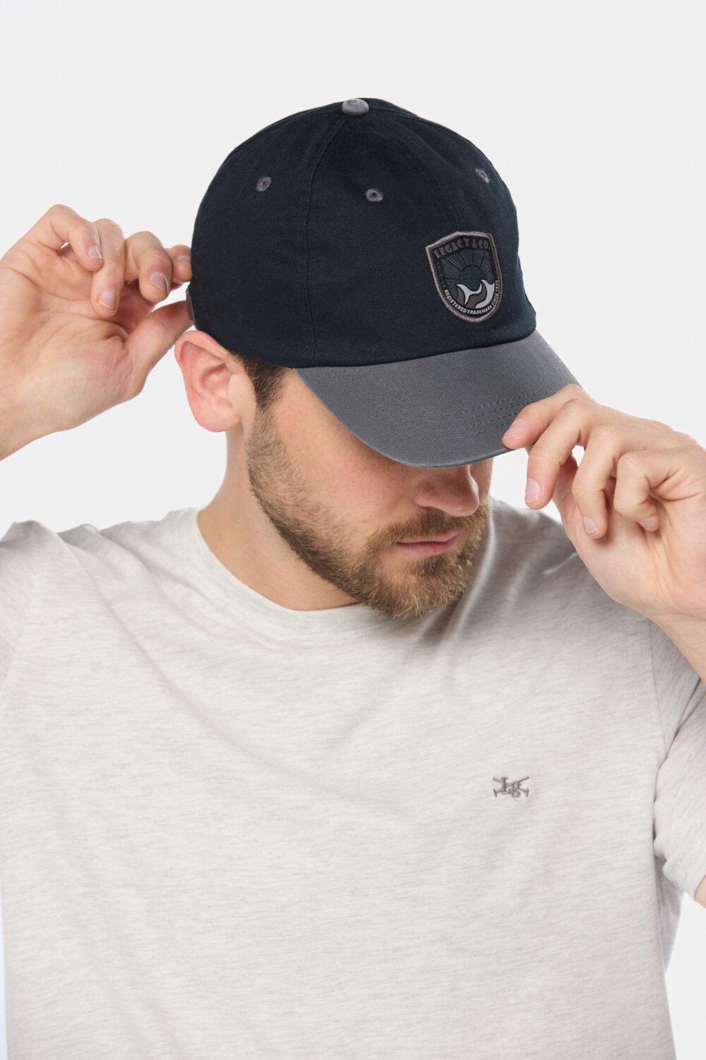 GORRO VISERA DE LONA CON PARCHE TEJIDO Negro