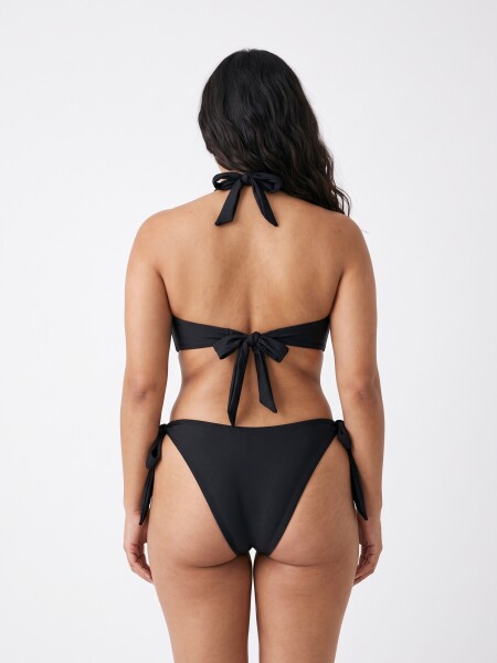 BIKINI VEDETINA ADELIA NEGRO