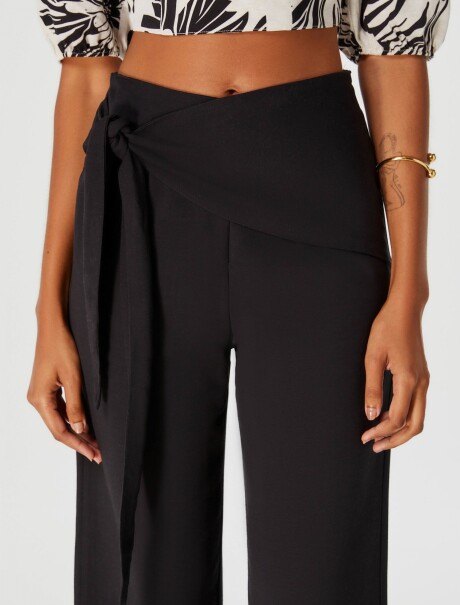 PANTALÓN CON LAZO NEGRO