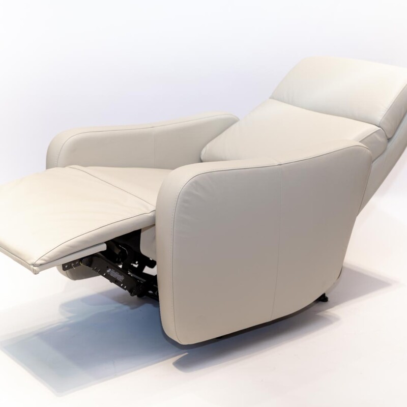 POLTRONA CUERO ALEXIA - RECLINABLE ELECTRICA - PERLA POLTRONA CUERO ALEXIA - RECLINABLE ELECTRICA - PERLA