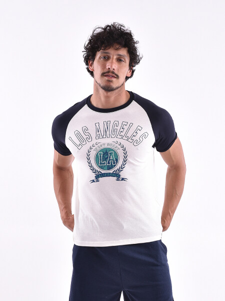 REMERA COLLAGE REGULAR ESTAMPADO 1