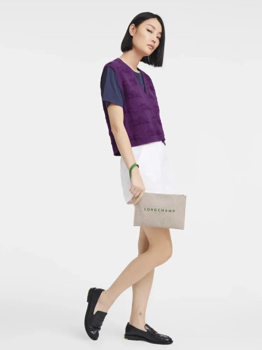 Longchamp -Sobre plano de material textil con logo 