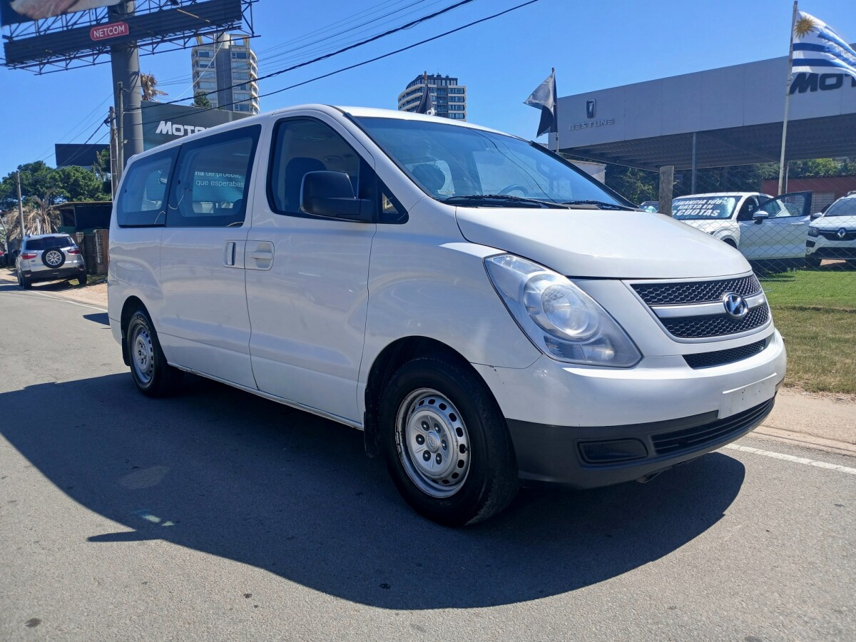 Hyundai H-1 Minibus 2.4 12 Pasajeros Extra Full Hyundai H-1 Minibus 2.4 12 Pasajeros Extra Full