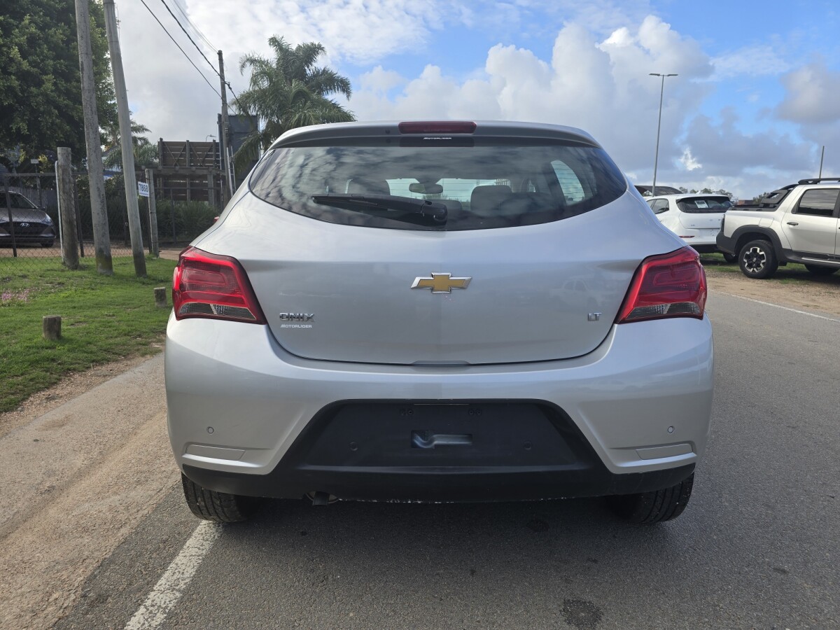 Chevrolet Onix LT 1.0 EXCELENTE ESTADO! | Permuta / Financia Chevrolet Onix LT 1.0 EXCELENTE ESTADO! | Permuta / Financia