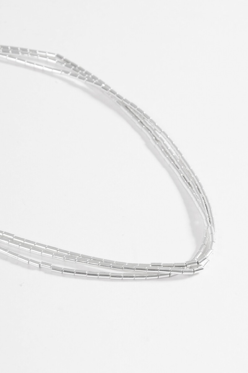 Collar triple cuentas metálicas plateado