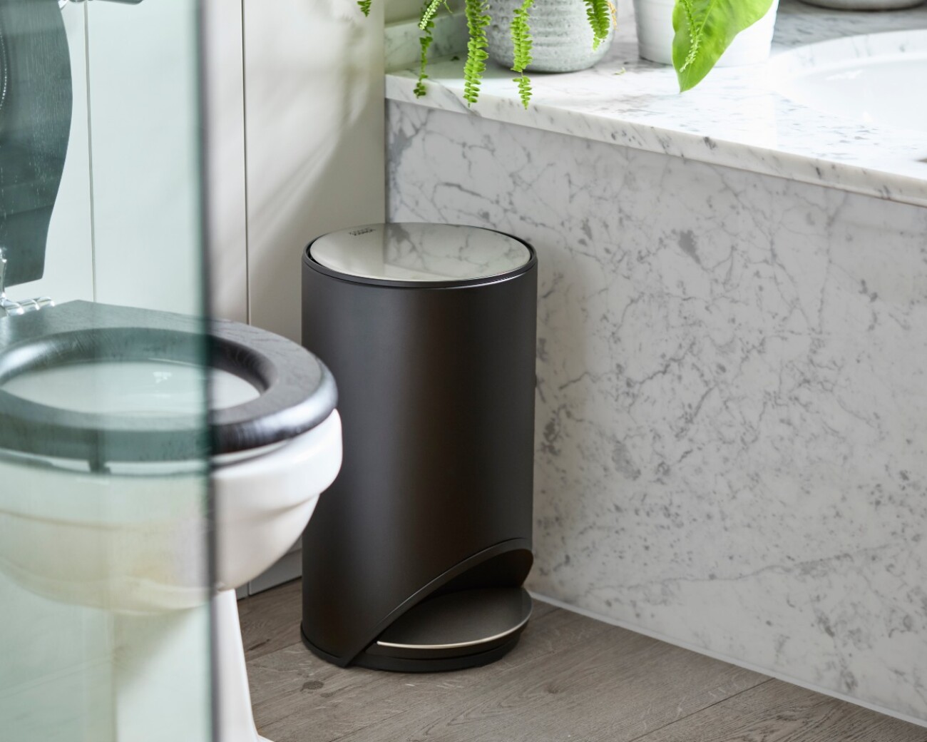 Papelera con Pedal 10 L Negra Joseph Joseph Arc™- PREVENTA Papelera con Pedal 10 L Negra Joseph Joseph Arc™- PREVENTA