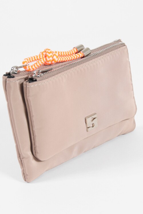 Monedero de tela beige