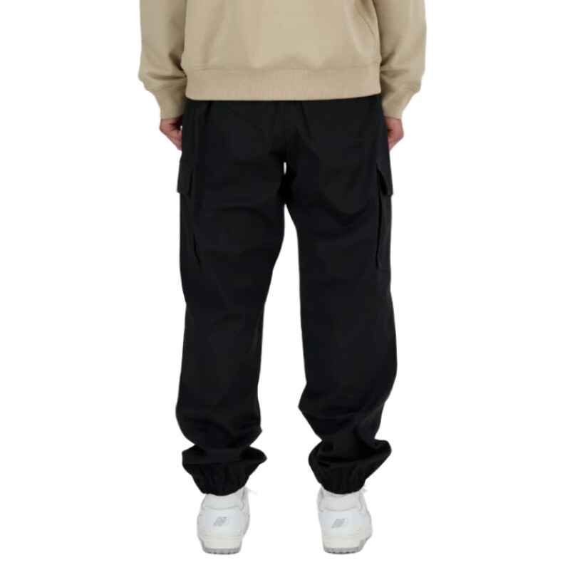 Pantalon New Balance Twill Cargo Jogger - Negro Pantalon New Balance Twill Cargo Jogger - Negro