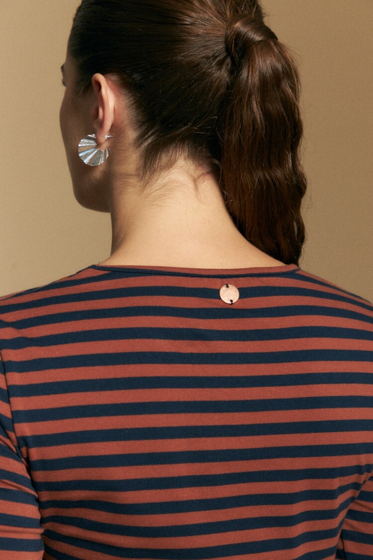 REMERA SABINA Marrón Corteza