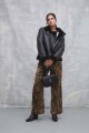 Pantalon satinado animal print tostado