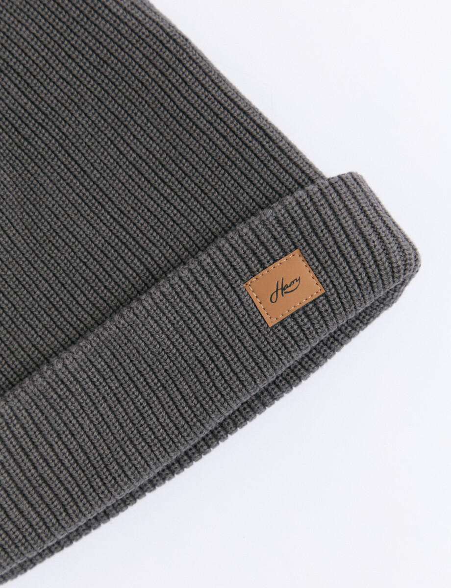 700515 GORRO TEJIDO HARRY Gris Oscuro