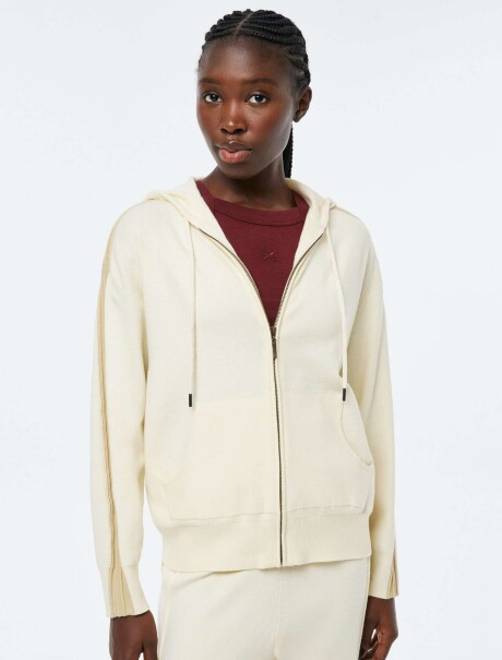 CAMPERA DE PUNTO CON CAPUCHA BEIGE