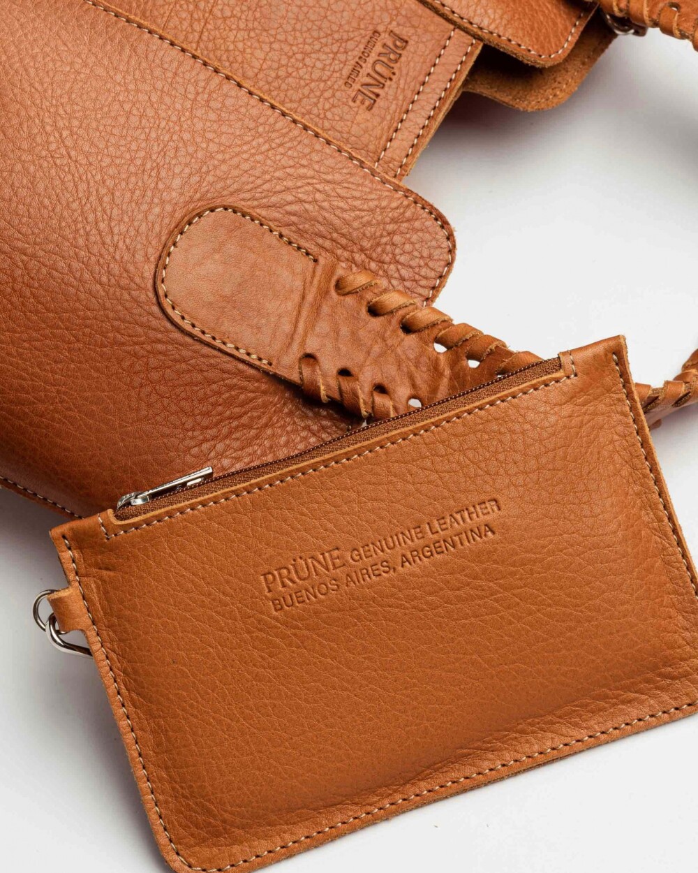 Cartera de mano The Braided en cuero vegetal liso Marron