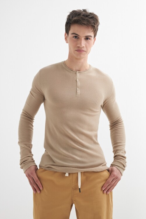 Sweater liviano cuello redondo BEIGE