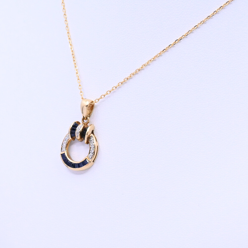 Dije oro 18k con zafiros y brillantes. Dije oro 18k con zafiros y brillantes.