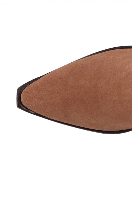 Bota de gamuza Eva Caramelo